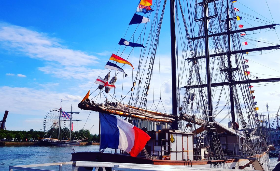 A Rouen: Le drapeau de la Normandie réunifiée flotte désormais sur l'hôtel  de région